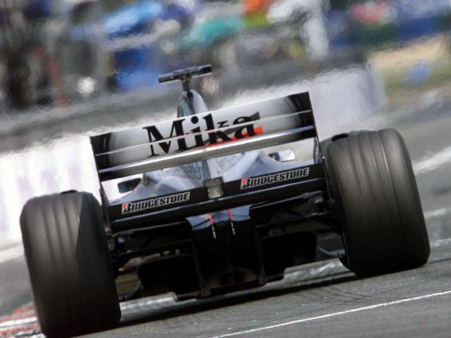  McLaren Mercedes-Benz MP4-15 2000 года  (фото 10 из 12)